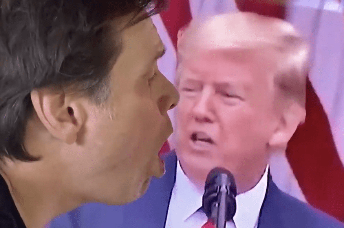 Jim Carrey divide opiniones por ‘toserle en la cara’ a Donald Trump